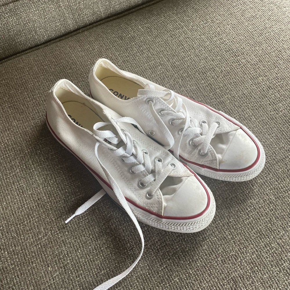 Converse tennis shoes